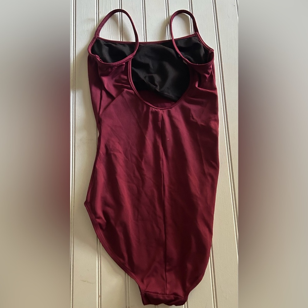 BLOCH womens size small
Burgundy dance / ballet body suit